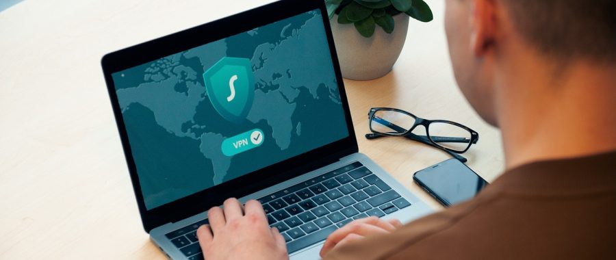 英译汉百度在线翻译网页端操作界面截图，左侧英文输入框右侧中文译文展示，步骤标注清晰，白色界面蓝色按钮